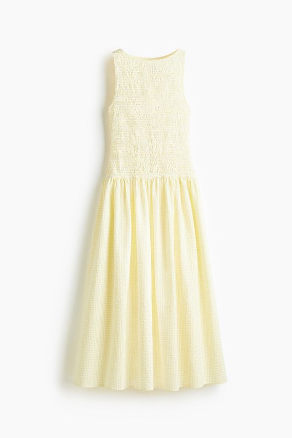 Vestido en sirsaca con enresortado