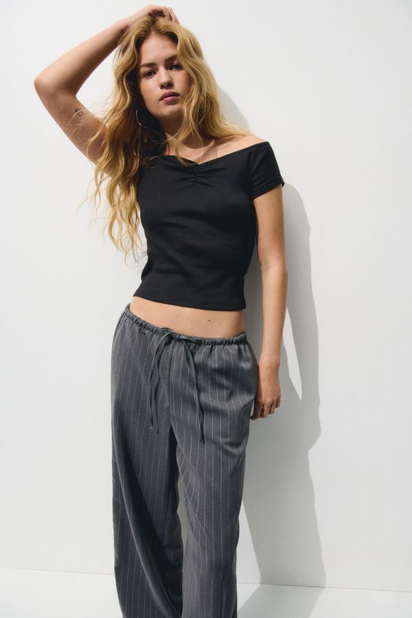 Blusa en punto acanalado con escote barco