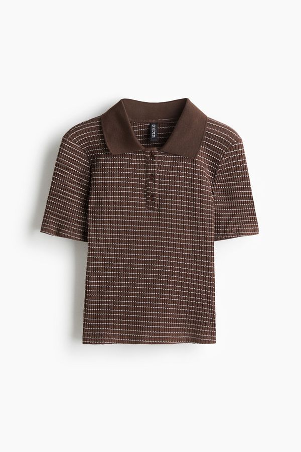 Camiseta estilo polo en tejido acanalado