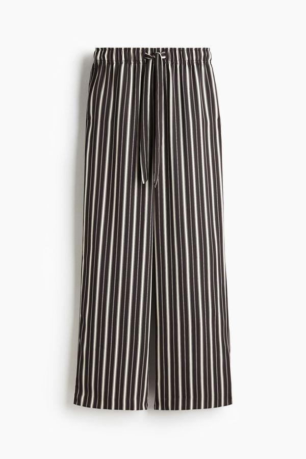 Pantalón en sarga con cordón de ajuste