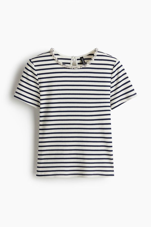 Camiseta con pedrería