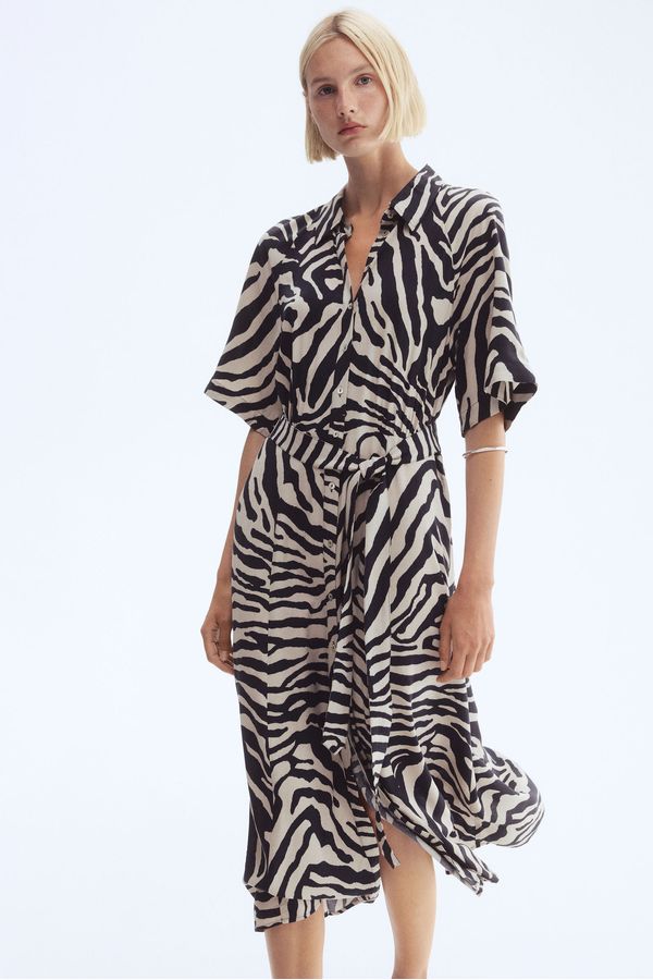 Vestido camisero con cinturón de anudar
