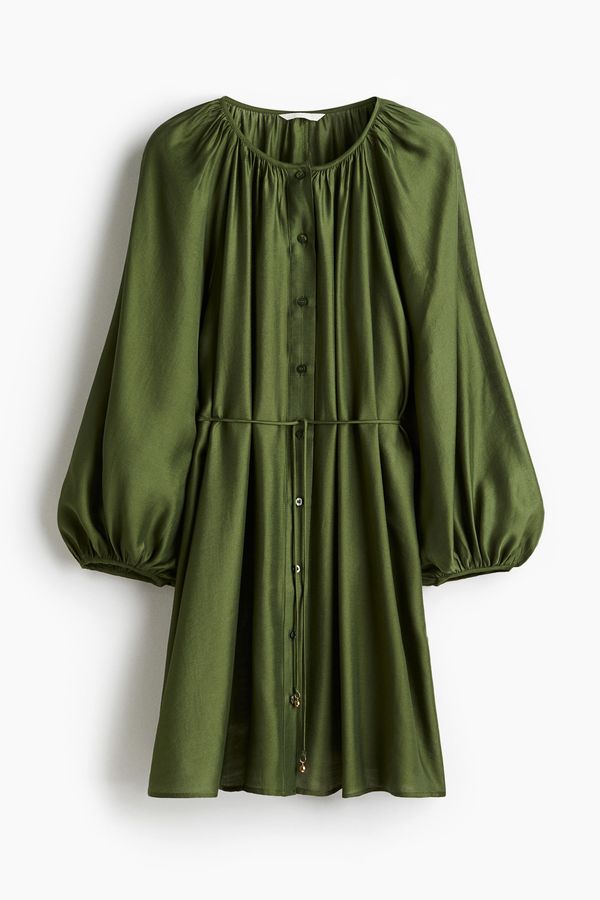 Vestido oversize con cinturón de anudar