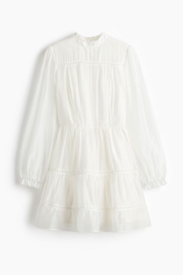 Vestido con detalles de encaje
