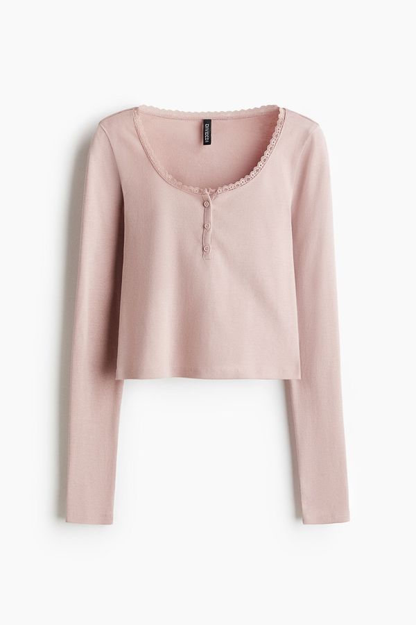 Blusa con escote en U