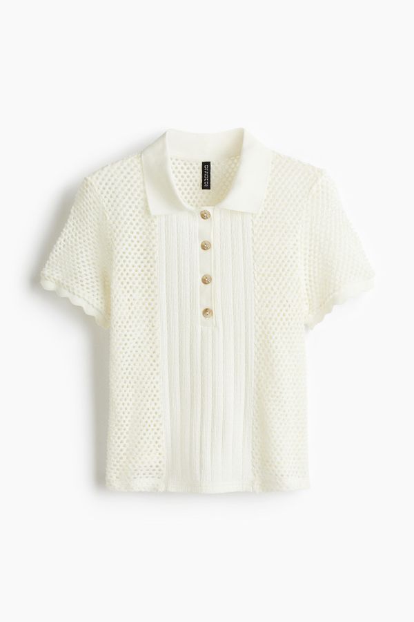 Camiseta estilo polo en tejido calado