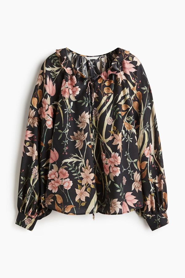 Blusa con cuello de volante