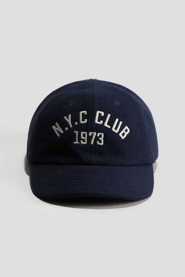 Gorra de sarga con bordado