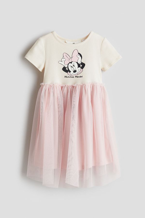 Vestido con motivo estampado y falda de tul