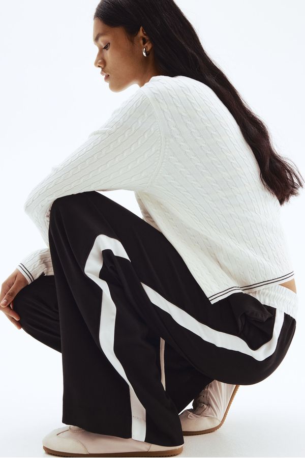 Pantalón amplio con cordón de ajuste