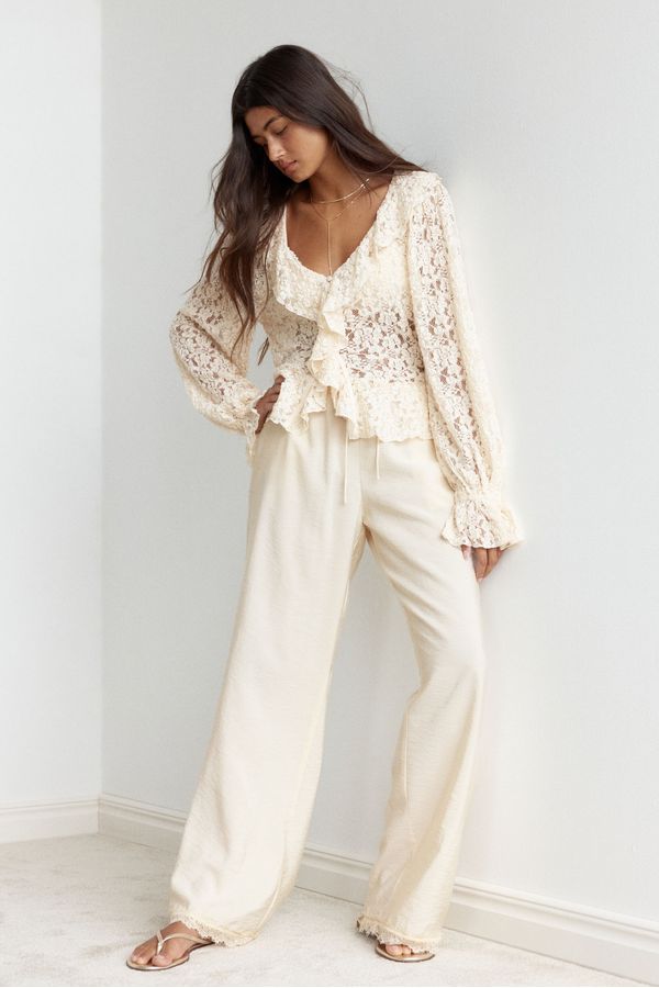 Blusa de encaje con volantes
