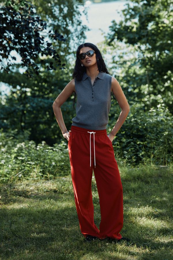 Pantalón amplio con cordón de ajuste