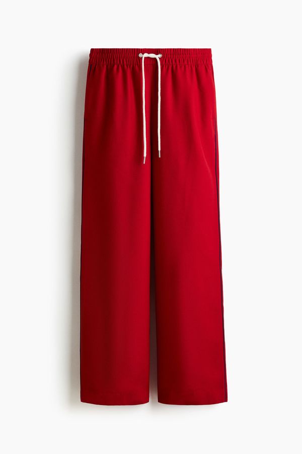 Pantalón amplio con cordón de ajuste