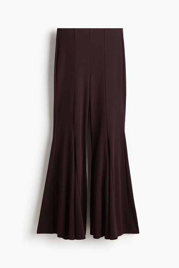 Pantalón acampanado